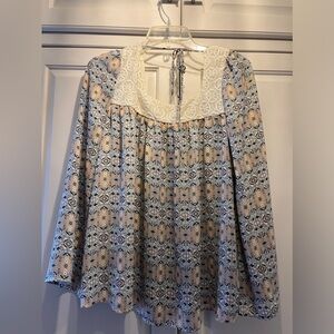 Women’s Large Shirt with Lace.